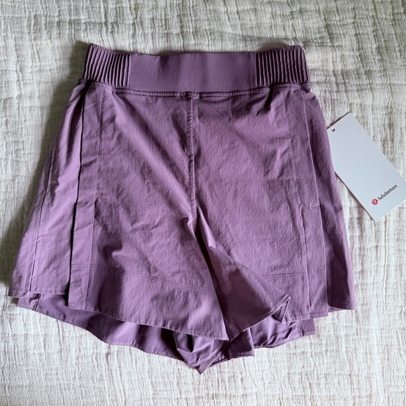 Lululemon Stretch Woven Relaxed-Fit HR Short